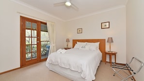 3 bedrooms, iron/ironing board, Internet