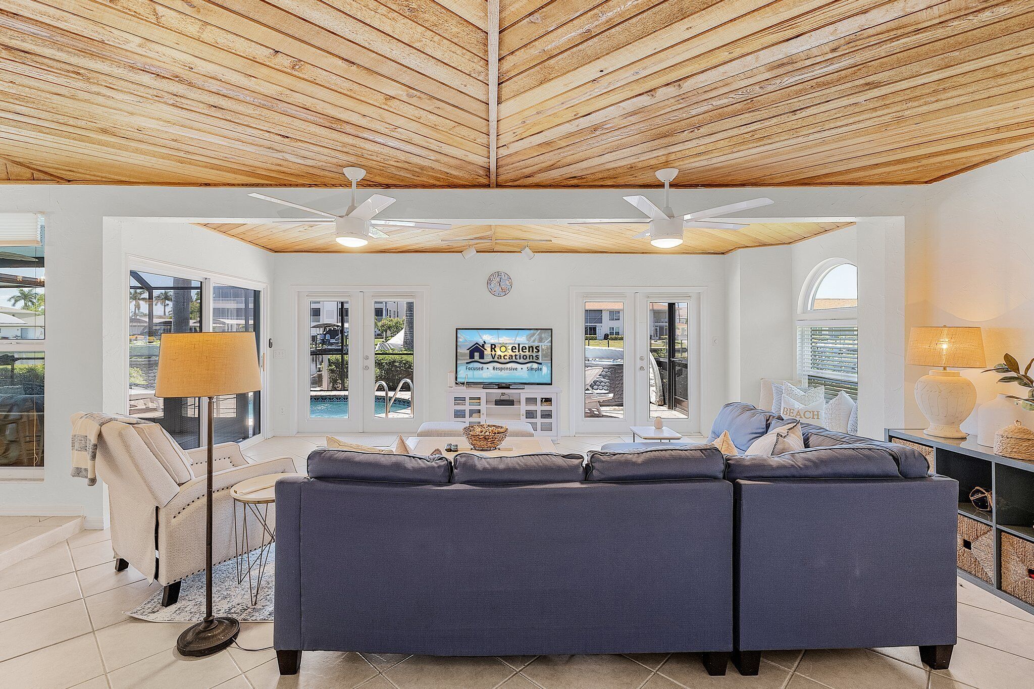 智能电视、电子游戏、书、立体声音响