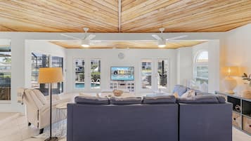 Smart-TV, Videospiele, Bücher, Stereoanlage