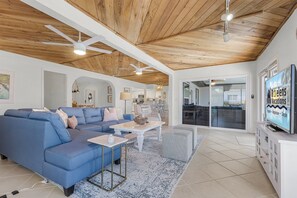 Älytelevisio, videopelejä, kirjoja, stereot