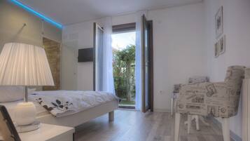 Iron/ironing board, travel cot, free WiFi, bed sheets