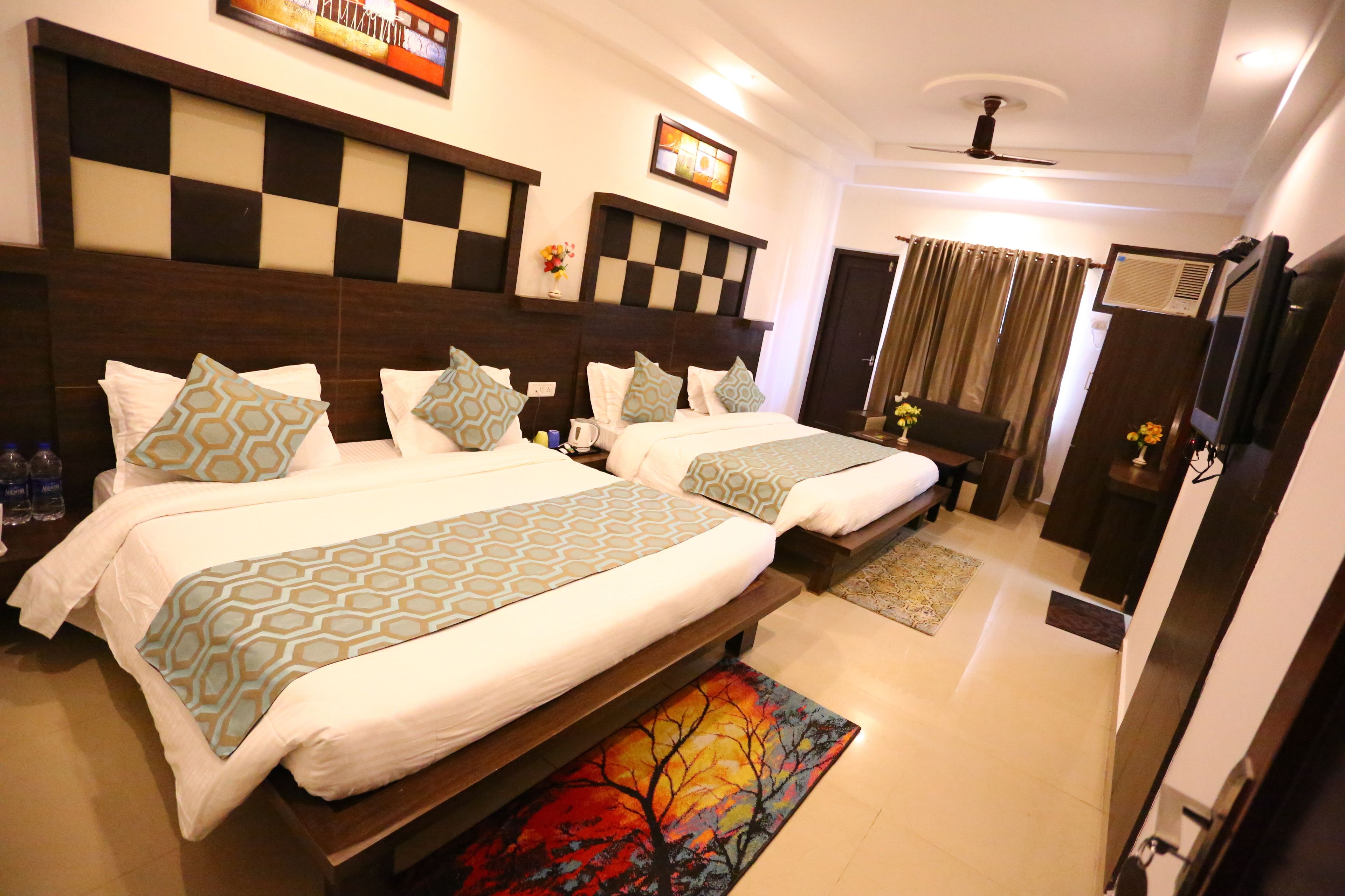 Ropa de cama de alta calidad, escritorio y sistema de insonorización 