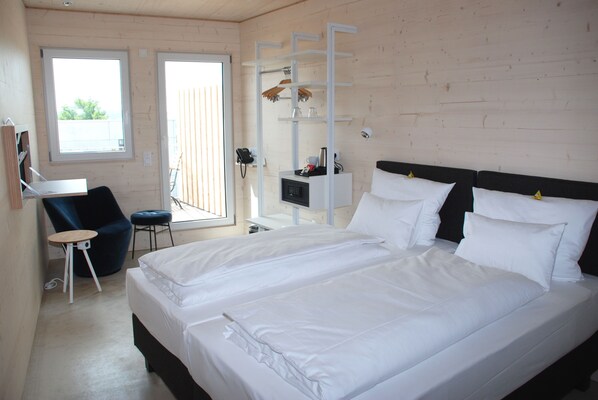 Double Room | In-room safe, desk, cribs/infant beds, free WiFi - Schlafzimmer Hotel (Dinkelsbuehl)