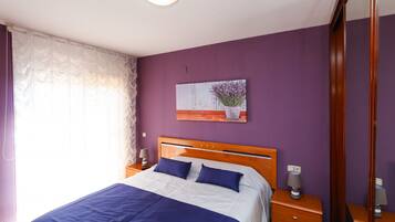 4 bedrooms, iron/ironing board, free WiFi, bed sheets
