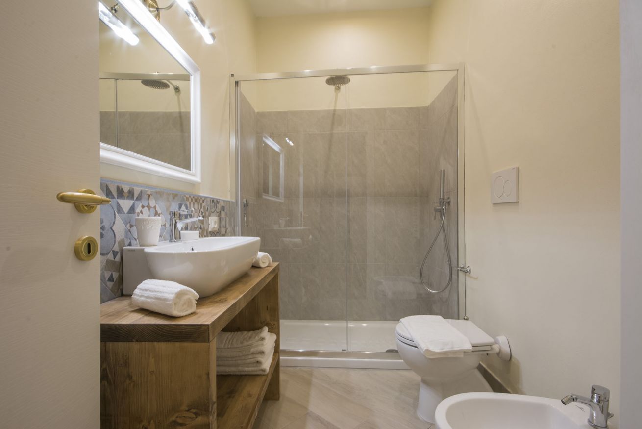 Dusche, Haartrockner, Bidet, Handtücher