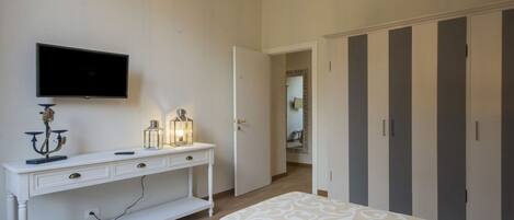 2 habitaciones, tabla de planchar con plancha, wifi y ropa de cama