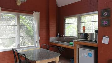 Family Bungalow | In-room dining