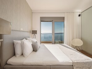 3 bedrooms, in-room safe, iron/ironing board, travel cot