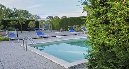 VILLA CON PISCINA, 12 CAMAS PARA PODER PASAR LAS MAGNÍFICAS VACACIONES