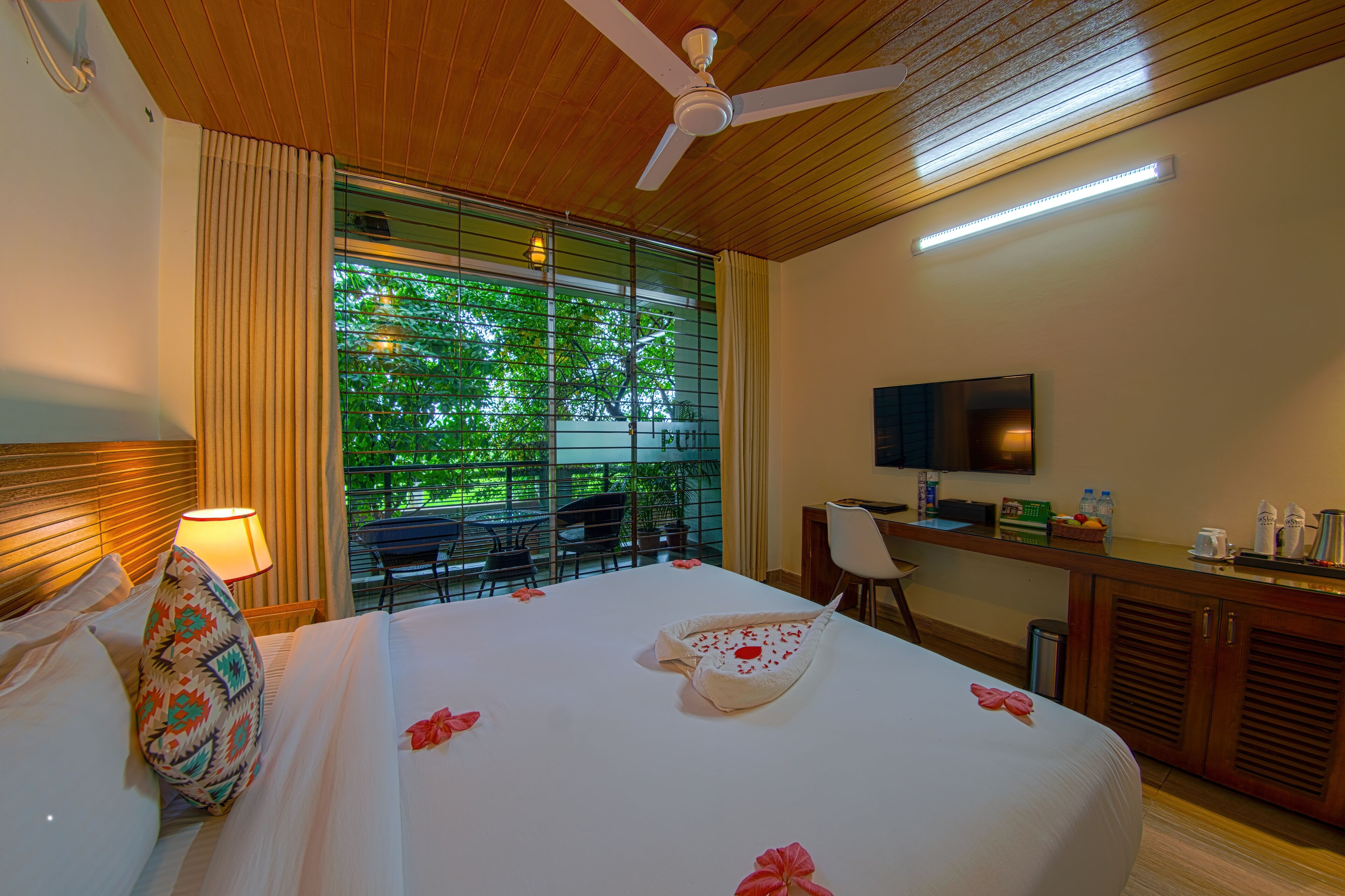 ミニバー、セーフティボックス (室内)、客室ごとに異なる装飾、客室ごとに異なるインテリア