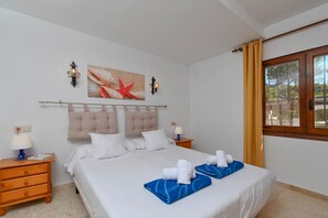 2 bedrooms, iron/ironing board, WiFi, bed sheets