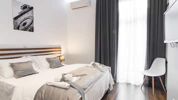 Habitación City doble, 1 cama de matrimonio, balcón | Ropa de cama de alta calidad y edredones de plumas