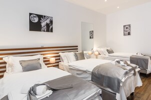 City-Dreibettzimmer | Hochwertige Bettwaren, Daunenbettdecken, Select-Comfort-Betten, Minibar