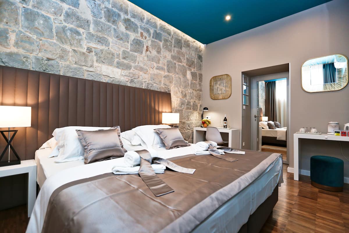 Premium Double or Twin Room | Premium bedding, down duvets, Select Comfort beds, minibar