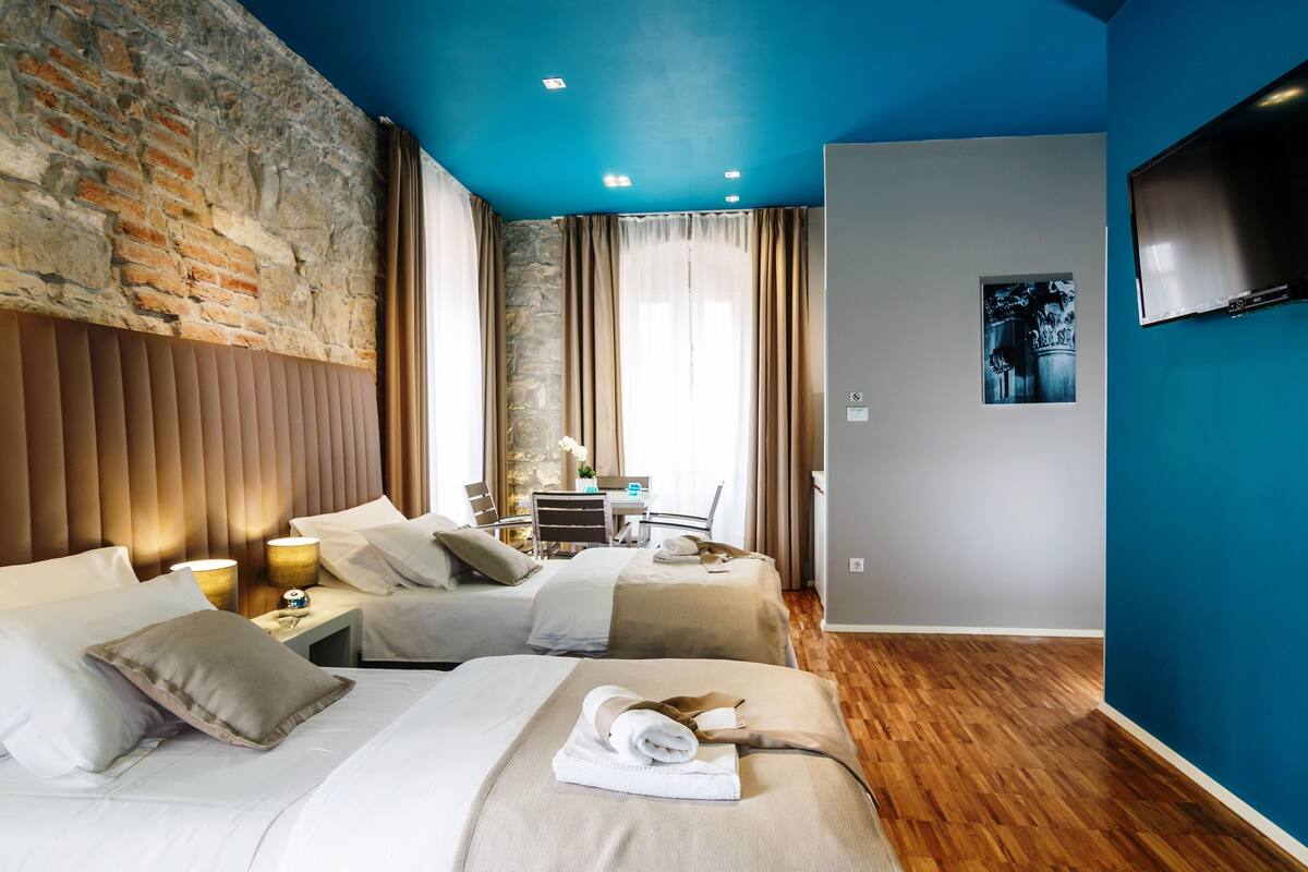 Studio Suite Premium, bếp nhỏ, quang cảnh thành phố | Bộ đồ giường cao cấp, chăn bông, nệm Select Comfort, minibar 