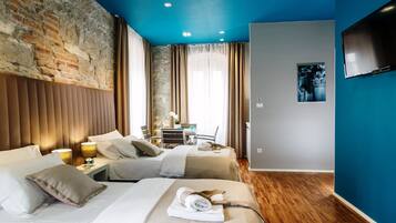 Suite estudio Premium, cocina básica, vistas a la ciudad | Ropa de cama de alta calidad y edredones de plumas