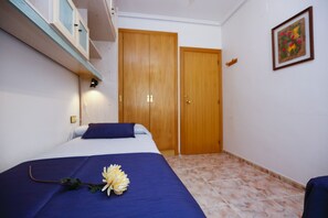 1 chambre, fer et planche à repasser, Wi-Fi gratuit, draps fournis