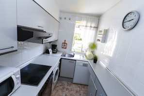 Refrigerador, microondas, horno y lavavajillas