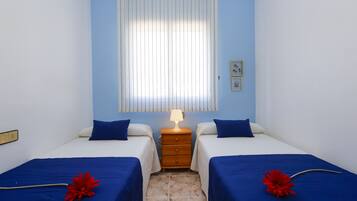 1 chambre, fer et planche Ă repasser, Wi-Fi gratuit, draps fournis