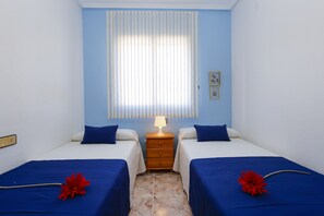 1 habitación, tabla de planchar con plancha, wifi gratis y ropa de cama 