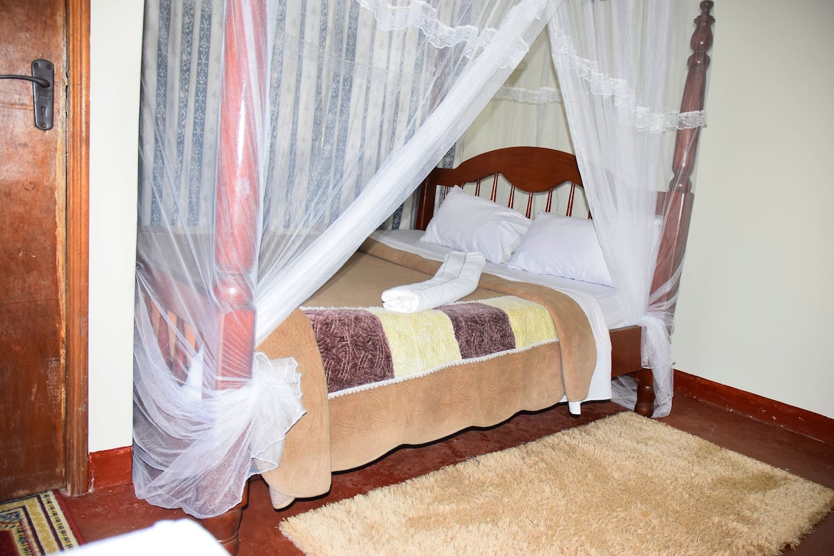 1 bedroom, desk, soundproofing, WiFi (free)