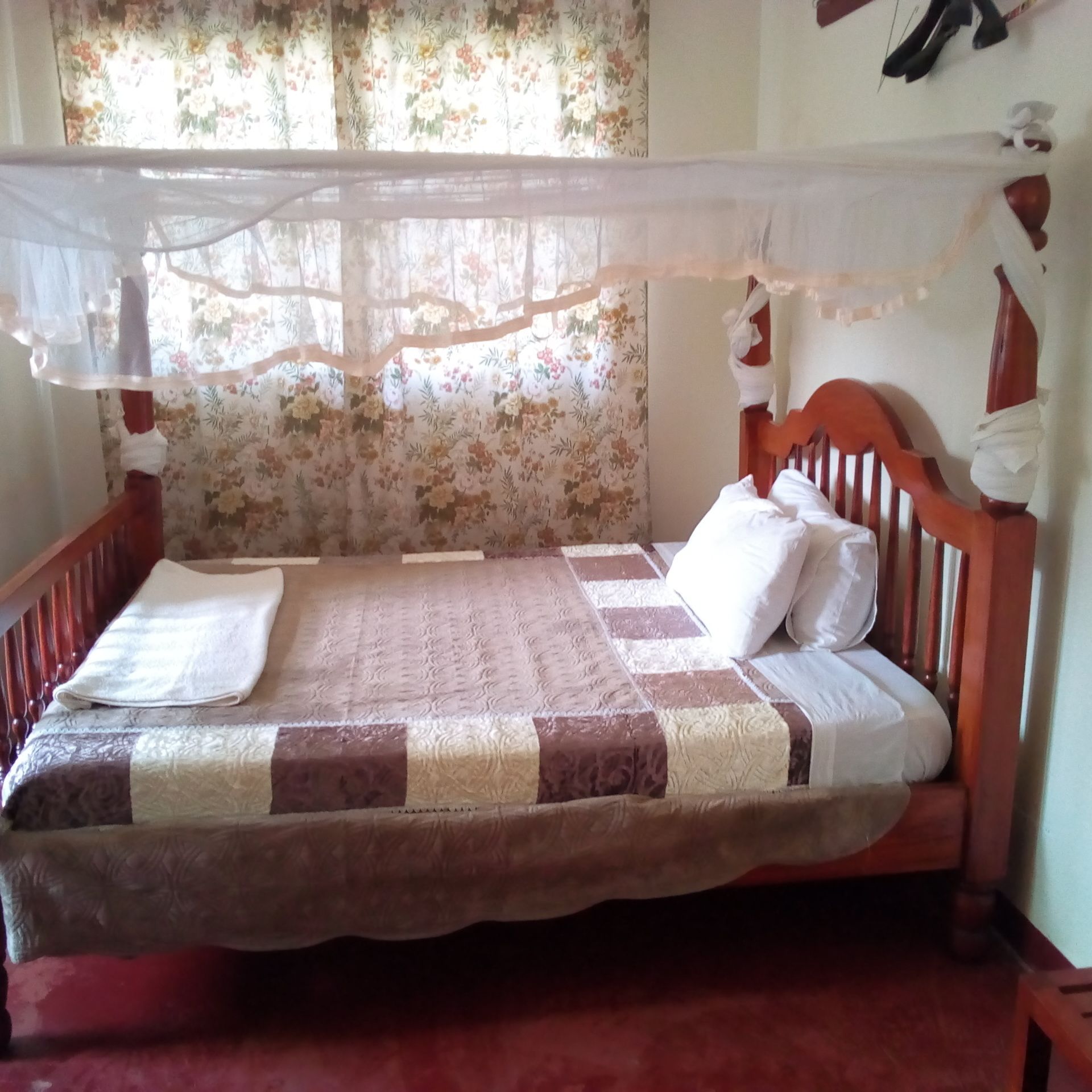single room | desk, soundproofing, free wifi, bed sheets