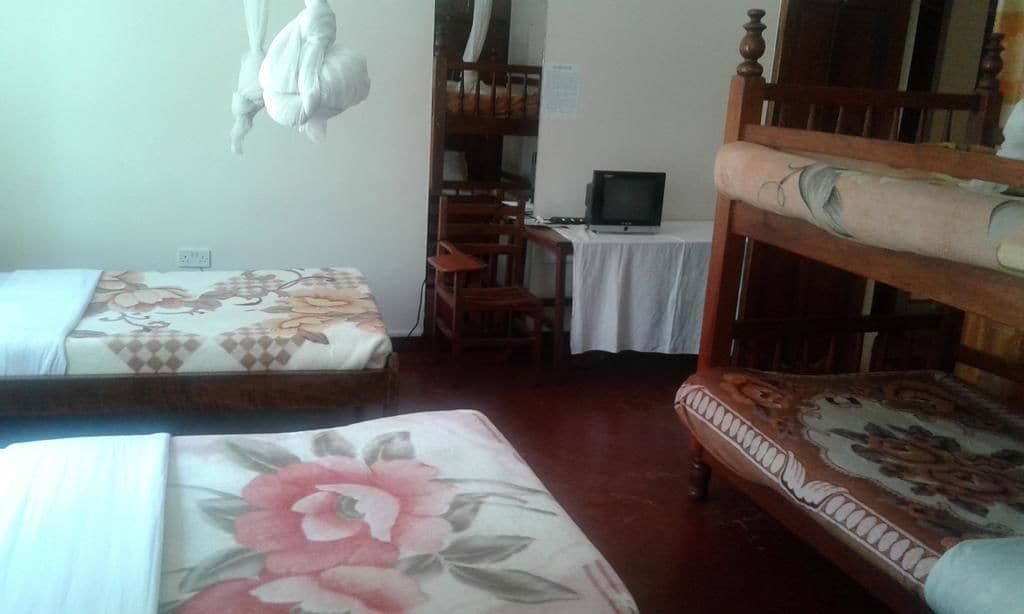 Photo - Skyway Hotel