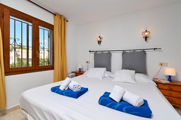 3 chambres, fer et planche à repasser, Wi-Fi, literie fournie