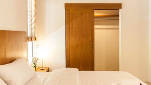 1-Bedroom Apartment | 1 chambre, rideaux d’obscurcissement, accès au Wi-Fi (inclus)