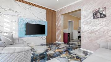 Fernseher, Tischtennisplatte