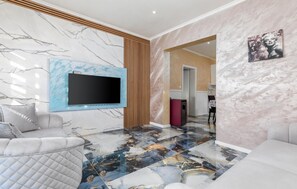 TV, tavolo da ping pong