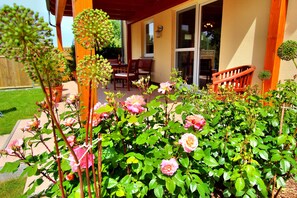 Unclassified image, 5 of 20, button