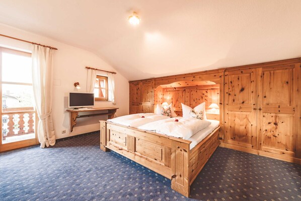 1 Schlafzimmer, Zimmersafe, Schreibtisch, Reisekinderbett