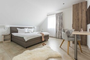 3 bedrooms, in-room safe, travel cot, WiFi