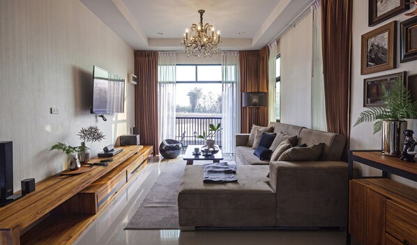 3 Bedrooms Villa | Sala de estar | Smart TV y reproductor de DVD 