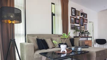 3 Bedrooms Villa | Living room | Smart TV, DVD player