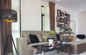 3 Bedrooms Villa | Living room