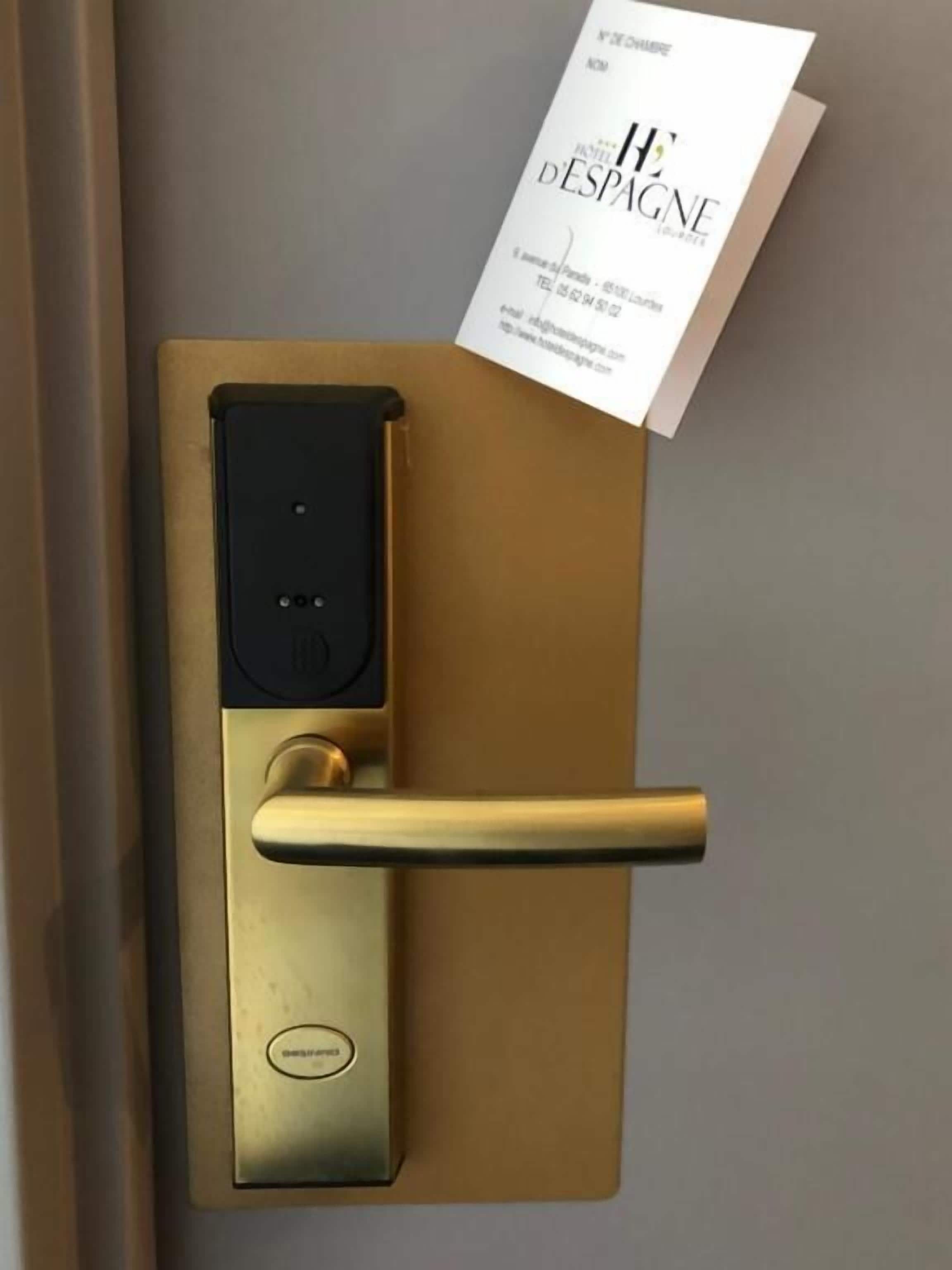 Hochwertige Bettwaren, Betten mit Memory-Foam-Matratzen