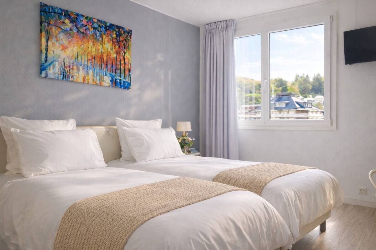 Peralatan tempat tidur premium, busa memori, meja 