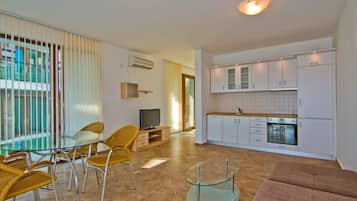 Apartment, 2 Bedrooms | Private kitchenette | Fridge, microwave, stovetop, electric kettle