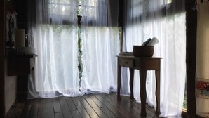 Ducha, artículos de tocador de diseñador, secador de pelo, pantuflas