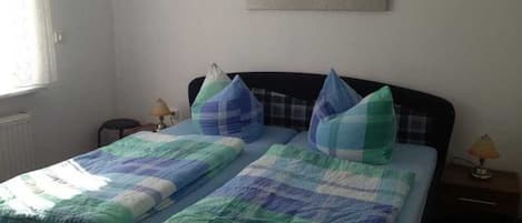 2 chambres, lit de bébé portatif, Wi-Fi, literie fournie