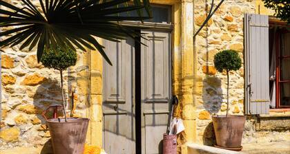 Proche UZES- CHARME- Centre de village- piscine chauffée- Cosy-TrÚs bien équipée