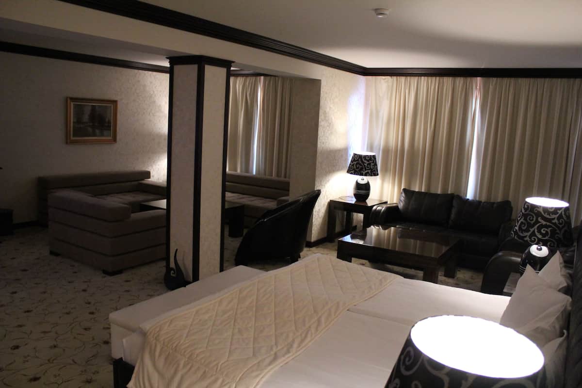 Executive Suite, Mountain View | Down duvets, minibar, individually furnished, blackout curtains