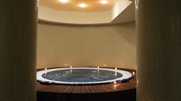 Indoor spa tub