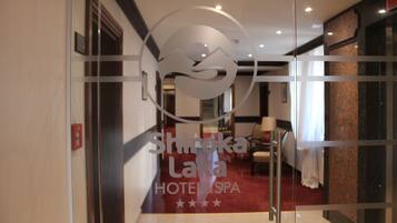 المنشأة من الداخل