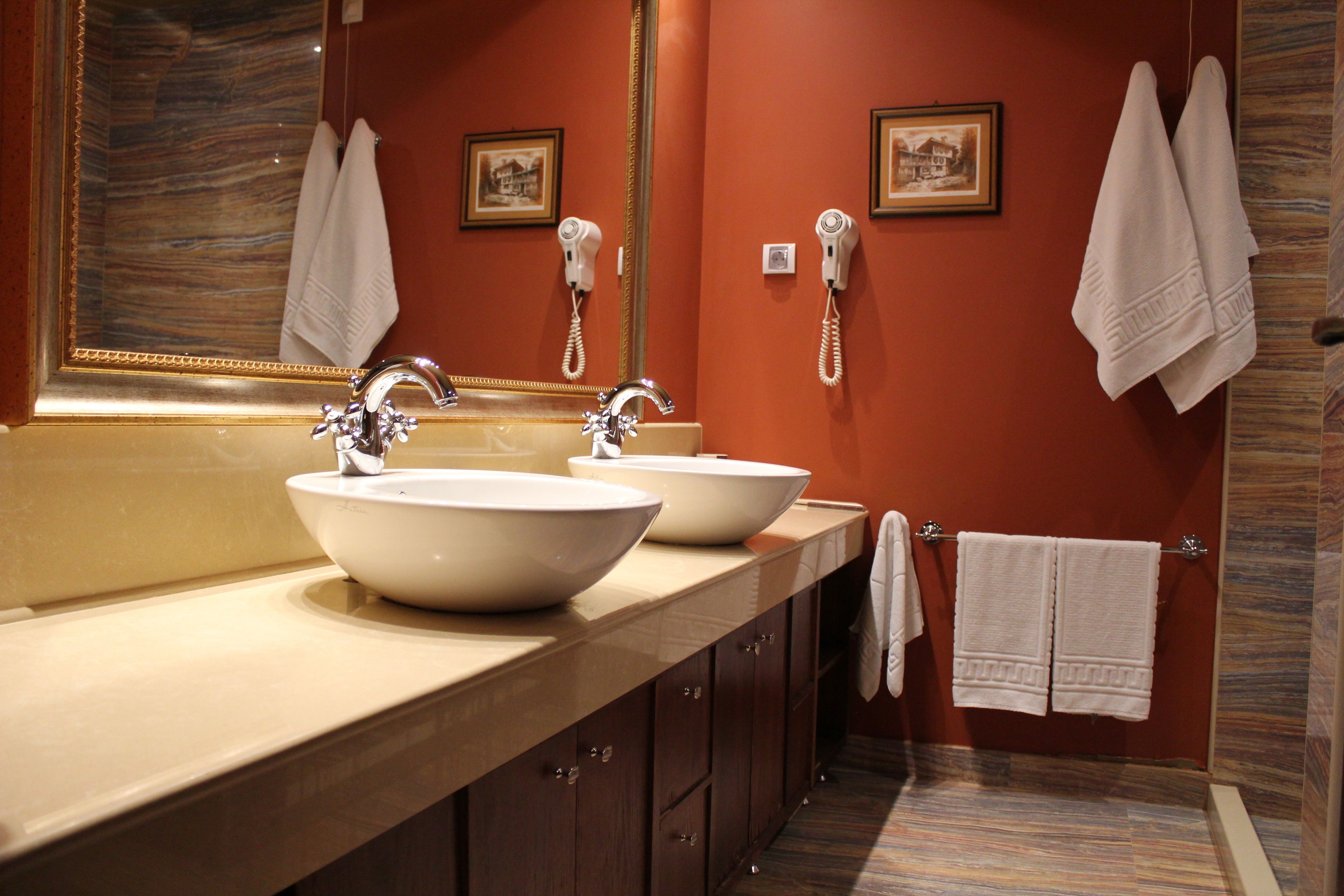 shower, deep-soaking bathtub, free toiletries, hair dryer