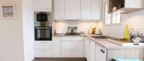 Kühlschrank, Mikrowelle, Ofen, Geschirrspüler