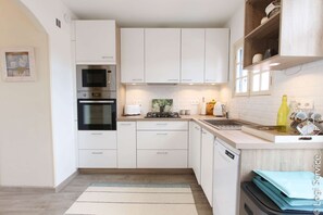 Frigorifero, microonde, forno, lavastoviglie