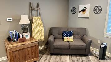 Smart-TV, Bücher, Musikbibliothek, Videothek